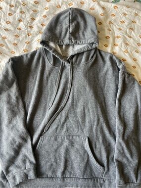 Classic Gray Pullover Hoodie — Men's Cozy Hooded Sweatshirt